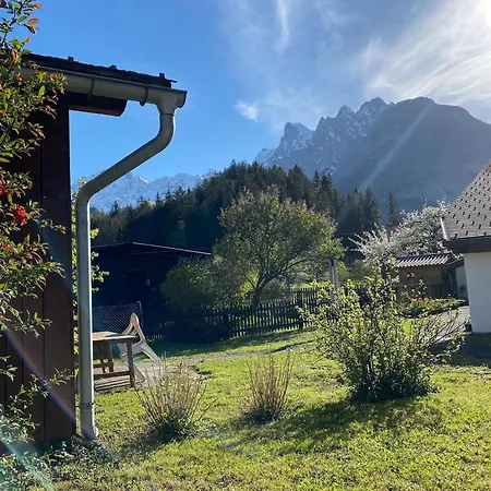 Gemuetliche Mit Traditionellem Trittofen *