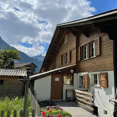 Gemuetliche Mit Traditionellem Trittofen *