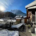 Hasliview انترتكيرشن